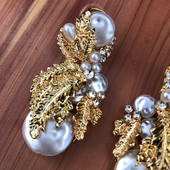 🍃Pearl Embellished Drop Earrings! - Picture 3 of 7